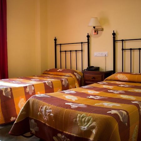 Hostal Restaurante La Curva Адра Экстерьер фото